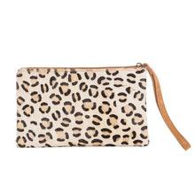 Load image into Gallery viewer, Leopard Wristlet
